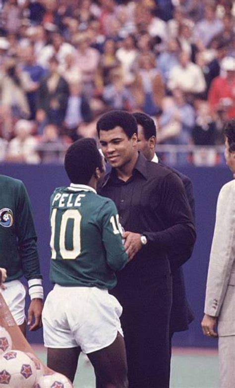 Pelé And Muhammad Ali 1977 Football Soccer Football Players Muhammad