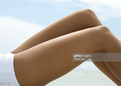 Woman Reclining With Knees Up Closeup Of Bare Legs Stock Foto Getty