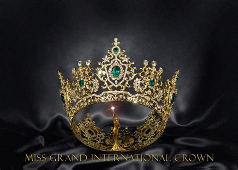 ปักพินในบอร์ด Pageant Crown