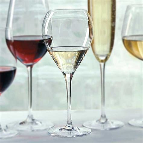 The riedel sommeliers sauternes / dessert wine glass is designed to emphasize acidity of sweet wines, thus balancing the wine's sweetness and luscious finish. Riedel Sommeliers Sauternes Wine Glass - The Wine Kit