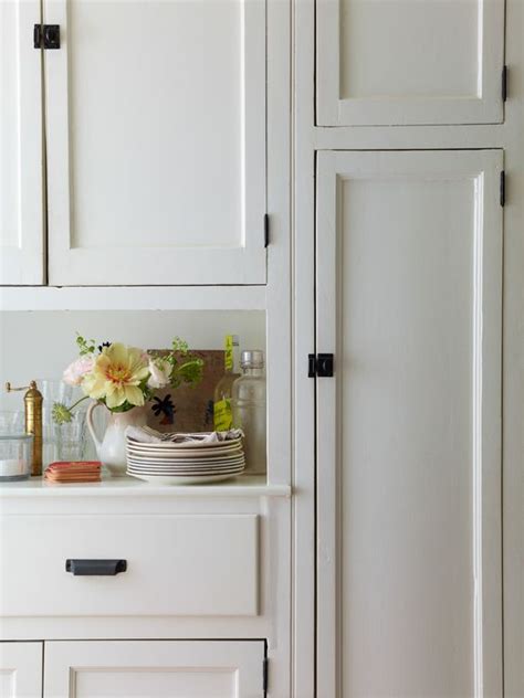 The aspen white shaker cabinet collection offers a fresh, crisp, and clean look to any kitchen. Black Hardware: Kitchen Cabinet Ideas - The Inspired Room
