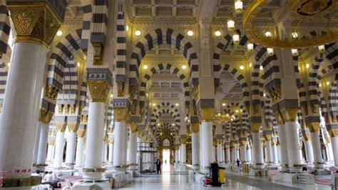 Masjid Nabi Muhammad Nabawi Di Madinah Tempat Suci Yang Dibangun