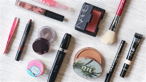 Flat Lay Your Collection The Makeup Trend Blowing Up On Reddit Allure