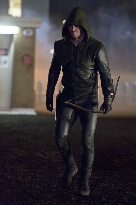 Arrow Season 1 Episode Still Stephen Amell Arrow Arrow Costume
