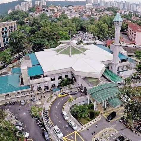The original al farooq omar bin al khattab mosque was established on the same site in 1986. Masjid Saidina Umar Al-Khattab, Bukit Damansara - Sahala