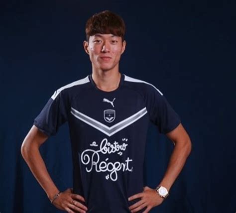 황의조,이승우 선수가 호형팀에 용병으로 왔습니다!!최선을 다하는 두 선수유튜브 댓글 달아주신분들 중 추첨을 통해 4분께 황의조 선수 싸인유니폼, 황의조 선수 싸인 풋살화, 중독팬츠. 황의조 프로필 / ì¶•êµ¬ íŒ¬ë"¤ë „ ìž⃜ ëª¨ë¥´ëŠ" í ...