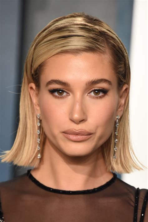 Hailey Bieber Reveals Her Evening Skincare Routine In Just 5 Steps Vogue France