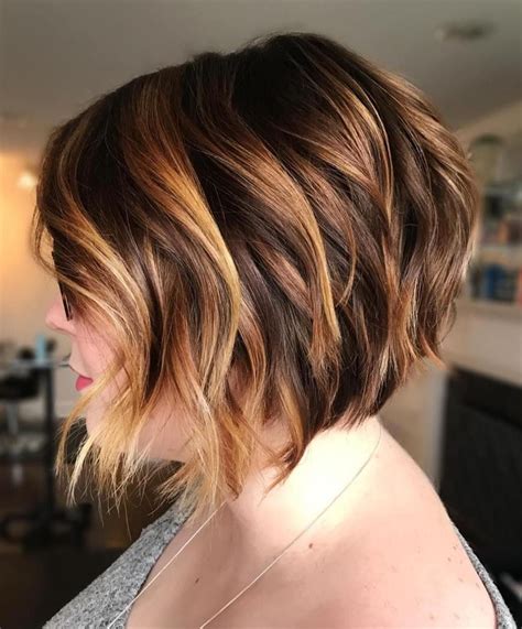 50 Beautiful Hairstyles With Caramel Highlights Hair Adviser Wavy Bob Hairstyles Bob