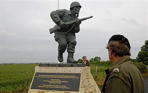 Statue Unveiled In Memory Of D Day S Valiant Officers The Blade