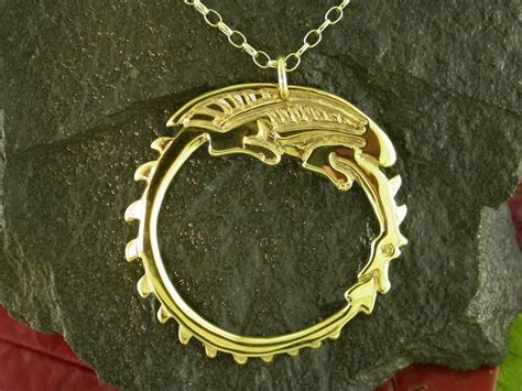 18ct Gold Circle Dragon Pendant E066a Rhiannon Jewellery