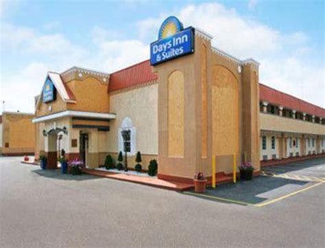 Days Inn And Suites By Wyndham Terre Haute Terre Haute In 2021