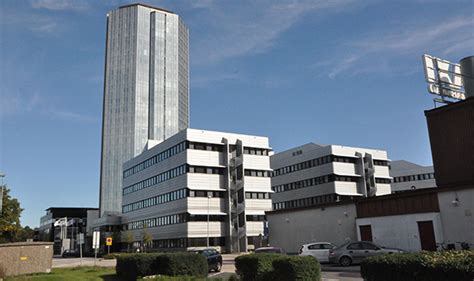 Högskolan i halmstad är en svensk statlig högskola i halmstad, med 607 anställda och 11 411 studenter, varav 5 491 helårsstudenter. Högskolan i Halmstad firade 30 år - Ledel