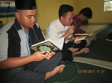 Walaupun demikian membaca al quran dalam kondisi suci jauh lebih diutamakan. Bagaimana Cara Membaca Alquran Dengan Baik Dan Benar ...