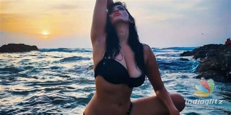 Sanjana Singh S Sizzling Bikini Photos Set Internet On Fire Tamil News