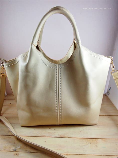 Mantra memegang wanita jarak jauh tersebut baca terus menerus sampai ada tanggapan dari target yang sedulur caranya baca 3 x doa di atas dan tiupkan ke air putih lalu minumkan ke yang sakit. Hand Bag Idaman Hati Dari Mizzue