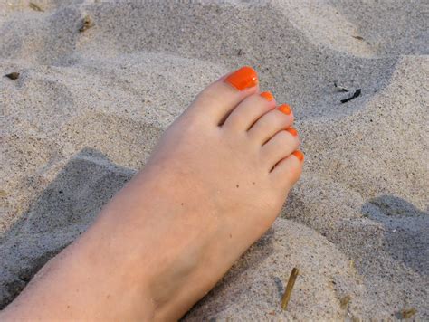 Orange Toes In The Sand Sue S Toes Are Still Painted Orang Flickr