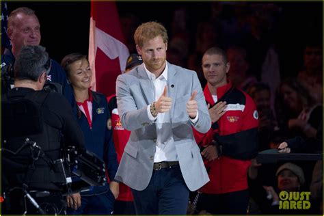 Meghan Markle Cozies Up To Prince Harry At Invictus Games Photo 3966567 Kelly Clarkson