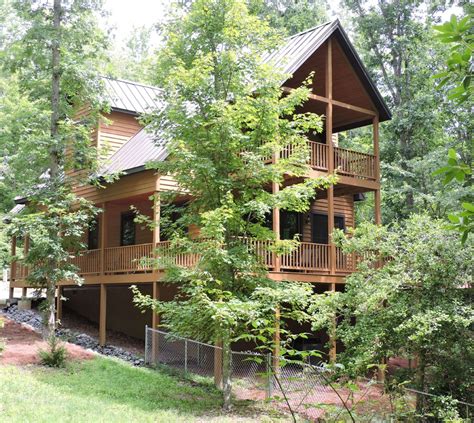 Easy to access, close to pigeon forge. DogWoods Retreat | Dog friendly vacation, Pet friendly ...