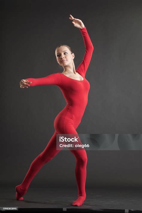 体操レオタードの女性 レオタードのストックフォトや画像を多数ご用意 レオタード 女性 女性一人 Istock