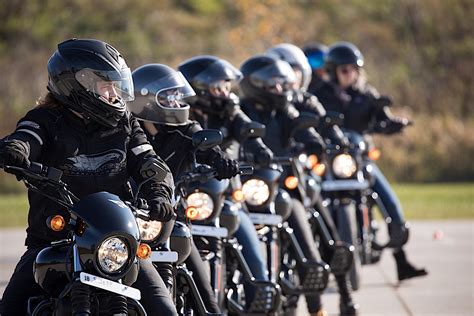 Harley Davidson To Start Teaching 500 People How To Ride Motorcycles