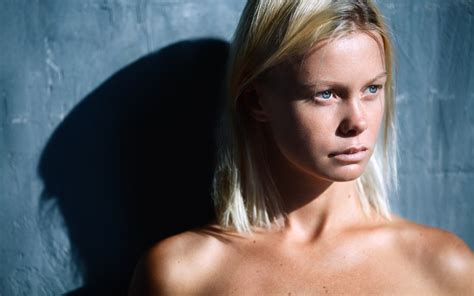 Women Bare Shoulders Portrait Blonde Blue Eyes Actress Looking Away