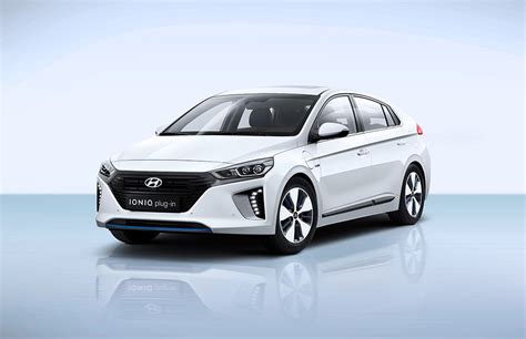 Hyundai Ioniq Plug In La Familia Da La Bienvenida Al Híbrido Enchufable