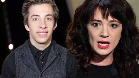 Asia Argento Claims Jimmy Bennett Is Lucky She Didnt File Charges Against Him For Sexually