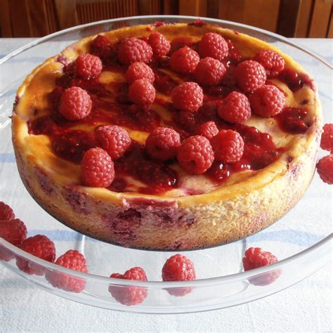 These are so simple to make for weekend guests or on special days. Baked Raspberry Cheesecake Recipe - Easy Cheesecake in 40 ...
