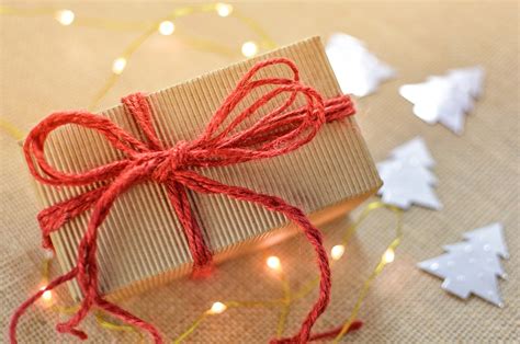 20 Creative Holiday T Wrap Ideas The Papery Craftery