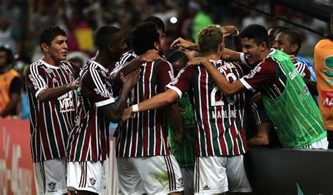 Fred Atinge Marca Histórica E Fluminense Larga Na Frente Do Botafogo