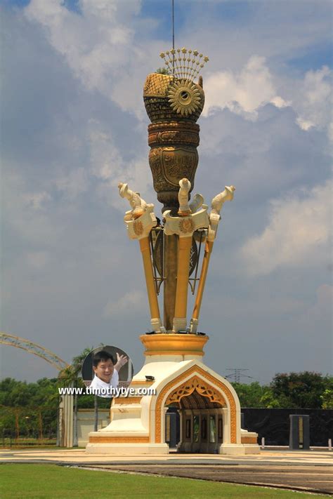 Maybe you would like to learn more about one of these? Taman Jubli Emas (Golden Jubilee Park), Alor Setar