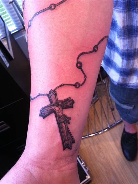 60 Phenomenal Cross Tattoos On Wrist