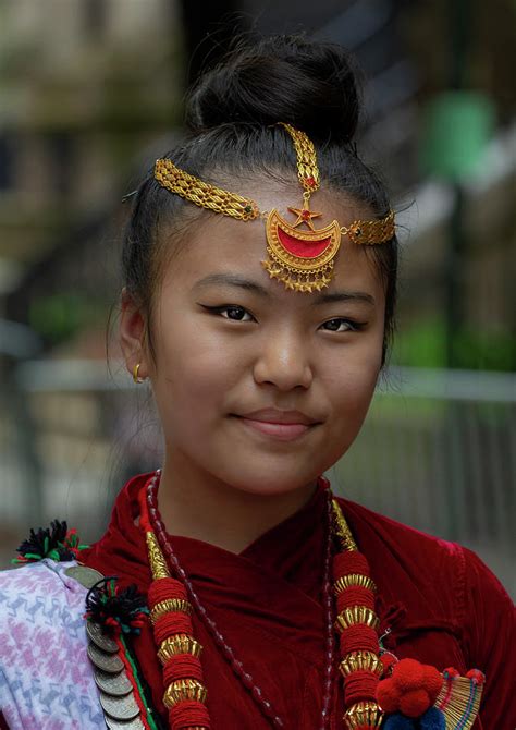nepalese traditional clothing