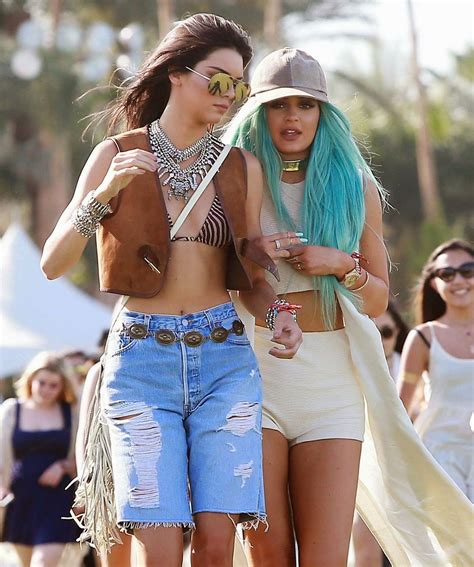 Kendall Jenner Kylie Jenner And Hailey Baldwin Flash Long