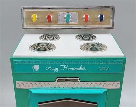 1967 suzy homemaker toy oven made by deluxe reading corp vintage easy bake oven movable knobs