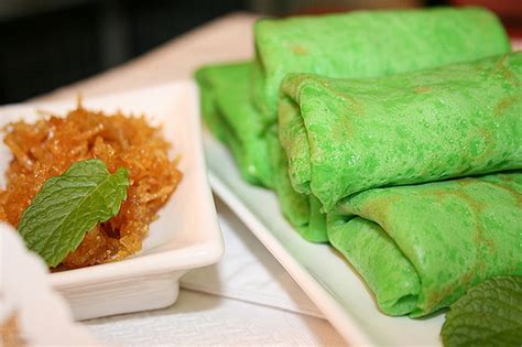 Pandanflensjes gevuld met kokos en javaanse bruine suiker. Resep Bahan Kue Dadar Gulung Spesial Nikmat - Harianmu dot Com
