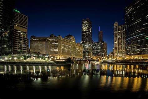 Chicago River And Skyline At Dawn Photograph By Sven Brogren