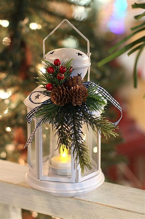 Inspiring Rustic Christmas Lantern Ideas For Your Porch Decoration 26
