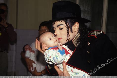 Michael And A Baby Michael Jackson Photo 33445566 Fanpop