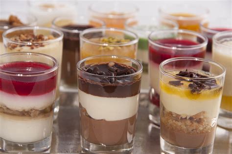 Watch the video below to learn how to make these delicious mini desserts! Rolph & Rolph: individual desserts, shot glasses and verrines