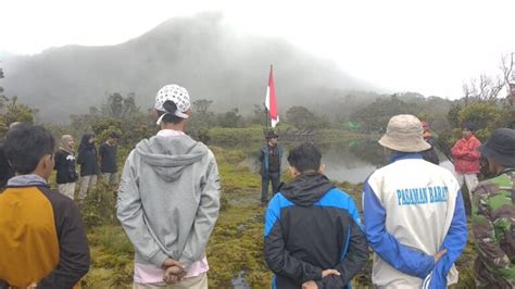 Senin, 17 agustus 2020 13:14. Kisah Pendaki Gunung Talamau yang Upacara Bendera di ...