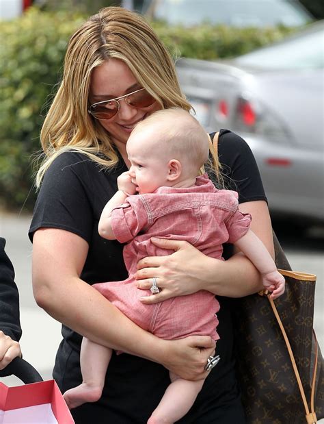 All About Celebrity Hilary Duff Latest Photos With Her Son