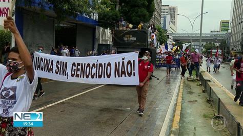 Manifestantes Vão às Ruas Em Protesto Contra O Presidente Bolsonaro