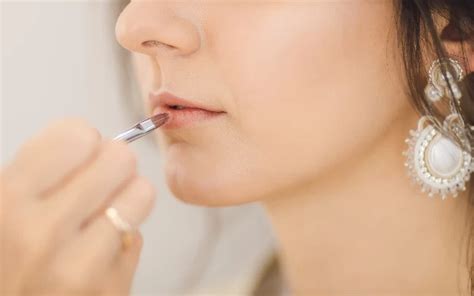 Tips Menggunakan Lipstik Warna Nude Agar Tampilan Lebih Natural