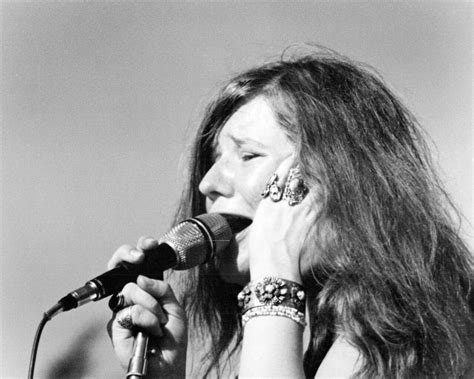 janis joplin side view from stage performing on 1968 hollywood palace 8x10 photo moviemarket