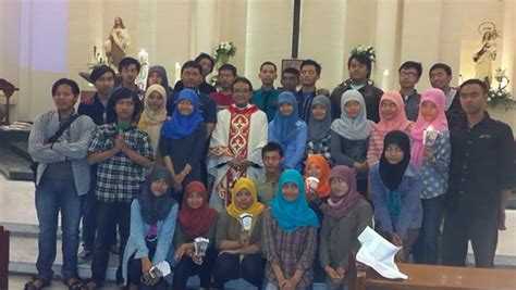 Gambar kahwin artis malaysia terkini; GAMBAR Benarkah Isu Gadis Bertudung Dalam Gereja Ini ...