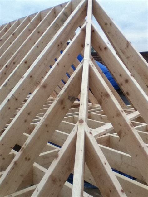 A hip is the angled ridge formed by two adjoining planes. Hip rafter and jack rafters | Timber roof, Framing ...