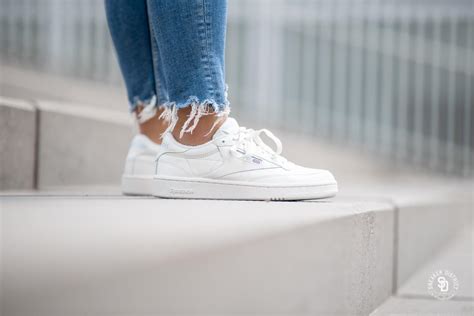 Fahrenheit and celsius are the two units commonly used to measure the room temperature, weather, etc. Reebok Club C 85 MU Classic White/Denim Glow - DV3894