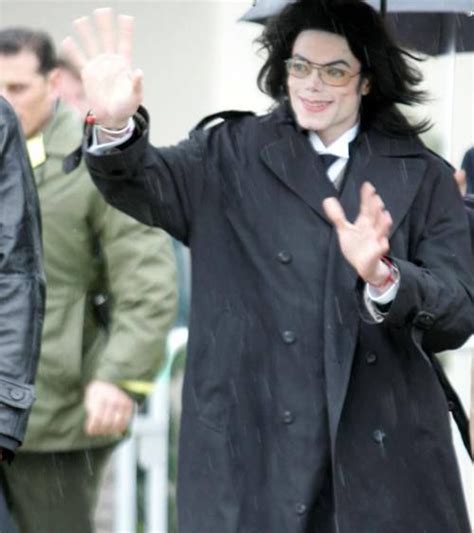 Michael Waving To His Fansi Love Finding Pictures Of His Hands