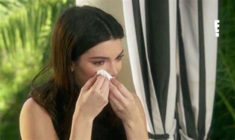 Watch Kendall Jenners Emotional Reaction To The News Of Her Fathers
